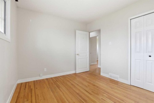 140 Fyffe Road Se, Calgary, AB - Indoor Photo Showing Other Room