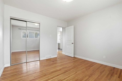 140 Fyffe Road Se, Calgary, AB - Indoor Photo Showing Other Room