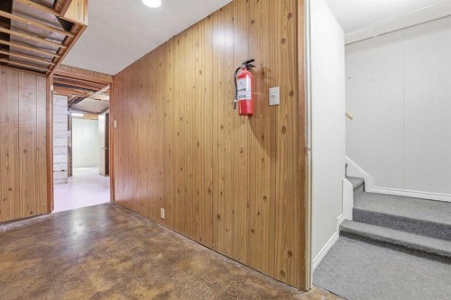 140 Fyffe Road Se, Calgary, AB - Indoor Photo Showing Other Room