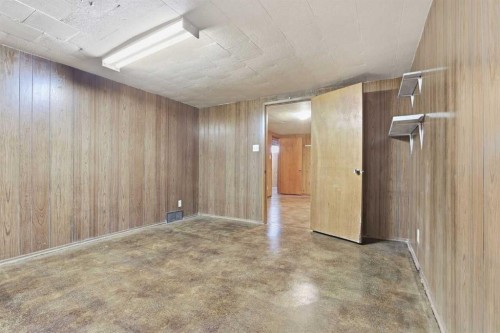 140 Fyffe Road Se, Calgary, AB - Indoor Photo Showing Other Room