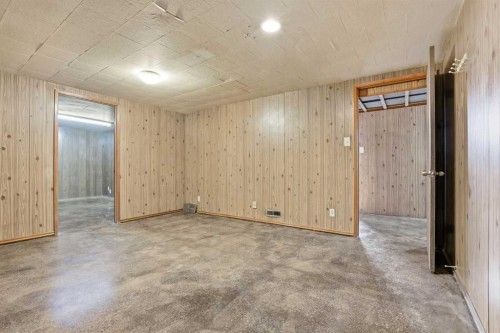 140 Fyffe Road Se, Calgary, AB - Indoor Photo Showing Other Room