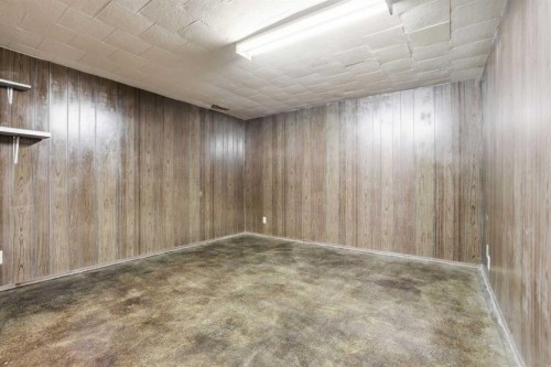 140 Fyffe Road Se, Calgary, AB - Indoor Photo Showing Other Room
