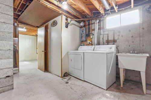 140 Fyffe Road Se, Calgary, AB - Indoor Photo Showing Laundry Room