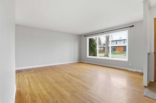 140 Fyffe Road Se, Calgary, AB - Indoor Photo Showing Other Room