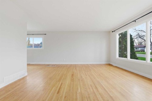 140 Fyffe Road Se, Calgary, AB - Indoor Photo Showing Other Room