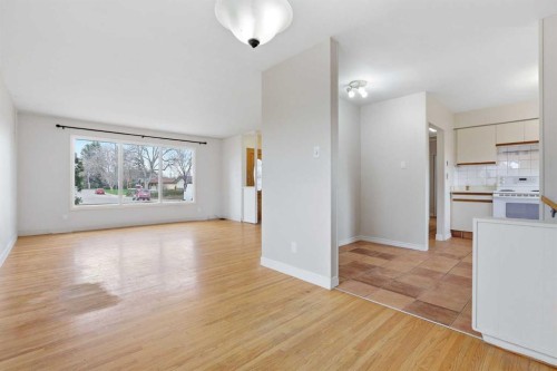 140 Fyffe Road Se, Calgary, AB - Indoor Photo Showing Kitchen