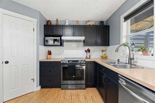 529 Railway Avenue, Langdon, AB - Indoor Photo Showing Kitchen With Double Sink With Upgraded Kitchen