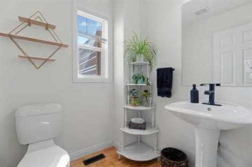 529 Railway Avenue, Langdon, AB - Indoor Photo Showing Bathroom