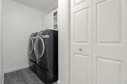 529 Railway Avenue, Langdon, AB - Indoor Photo Showing Laundry Room