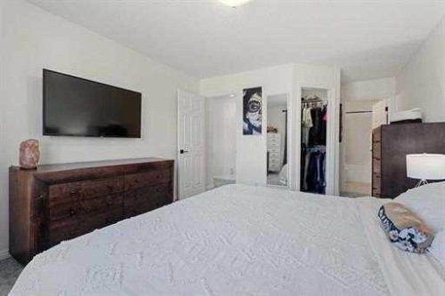 529 Railway Avenue, Langdon, AB - Indoor Photo Showing Bedroom