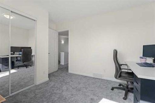 529 Railway Avenue, Langdon, AB - Indoor Photo Showing Office