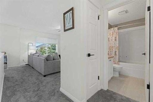 529 Railway Avenue, Langdon, AB - Indoor