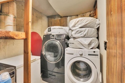 43 Maranda Close Ne, Calgary, AB - Indoor Photo Showing Laundry Room