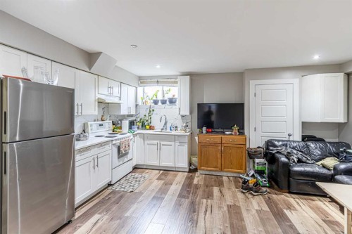 183 West Creek Landing, Chestermere, AB - Indoor Photo Showing Kitchen
