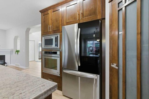 129 Cranfield Green Se, Calgary, AB - Indoor Photo Showing Kitchen
