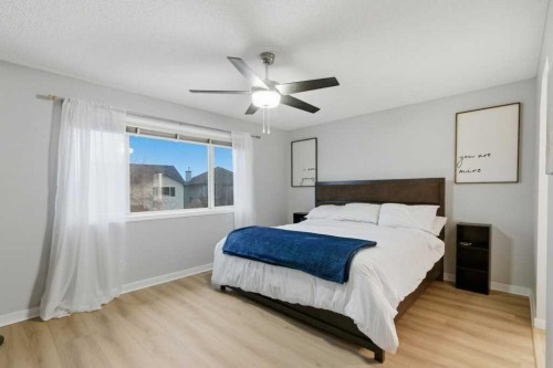 129 Cranfield Green Se, Calgary, AB - Indoor Photo Showing Bedroom