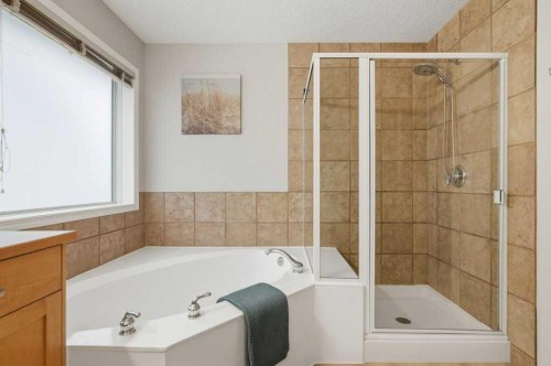 129 Cranfield Green Se, Calgary, AB - Indoor Photo Showing Bathroom