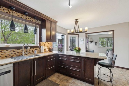 48 Westridge Drive, Okotoks, AB - Indoor Photo Showing Kitchen