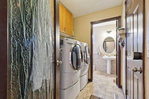 48 Westridge Drive, Okotoks, AB - Indoor Photo Showing Laundry Room