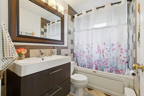 48 Westridge Drive, Okotoks, AB - Indoor Photo Showing Bathroom