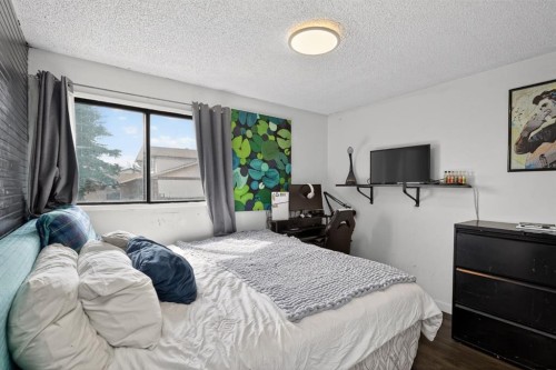 1 Templemont Road Ne, Calgary, AB - Indoor Photo Showing Bedroom