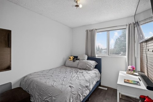 1 Templemont Road Ne, Calgary, AB - Indoor Photo Showing Bedroom