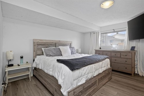1 Templemont Road Ne, Calgary, AB - Indoor Photo Showing Bedroom