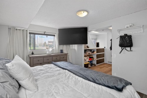 1 Templemont Road Ne, Calgary, AB - Indoor Photo Showing Bedroom