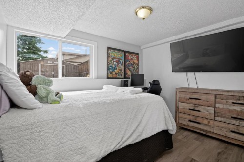 1 Templemont Road Ne, Calgary, AB - Indoor Photo Showing Bedroom