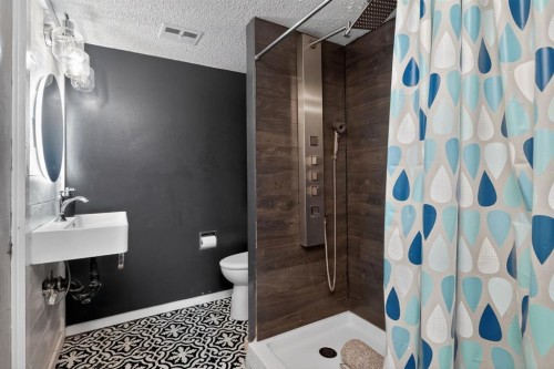 1 Templemont Road Ne, Calgary, AB - Indoor Photo Showing Bathroom