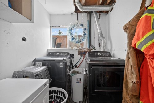 1 Templemont Road Ne, Calgary, AB - Indoor Photo Showing Laundry Room