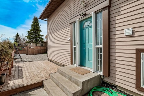 1 Templemont Road Ne, Calgary, AB - Outdoor With Exterior