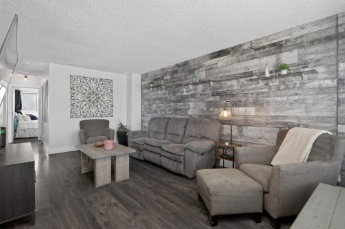1 Templemont Road Ne, Calgary, AB - Indoor Photo Showing Living Room