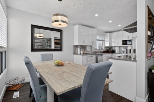 1 Templemont Road Ne, Calgary, AB - Indoor Photo Showing Dining Room