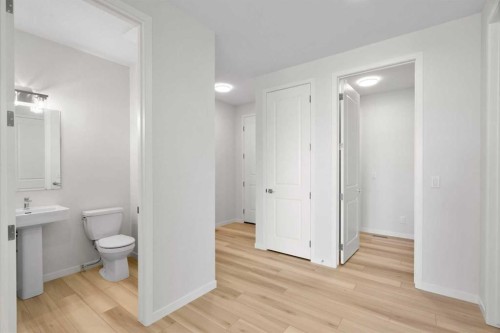 675 Buffaloberry Manor Se, Calgary, AB - Indoor Photo Showing Bathroom