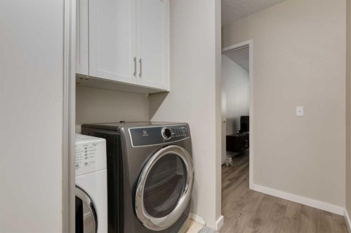 108-3500 Varsity Drive Nw, Calgary, AB - Indoor Photo Showing Laundry Room