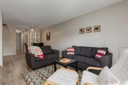 108-3500 Varsity Drive Nw, Calgary, AB - Indoor Photo Showing Living Room