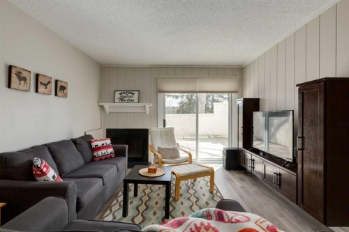 108-3500 Varsity Drive Nw, Calgary, AB - Indoor Photo Showing Living Room