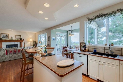 40 Springbank Bay Sw, Calgary, AB - Indoor With Fireplace