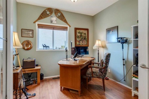 40 Springbank Bay Sw, Calgary, AB - Indoor Photo Showing Office