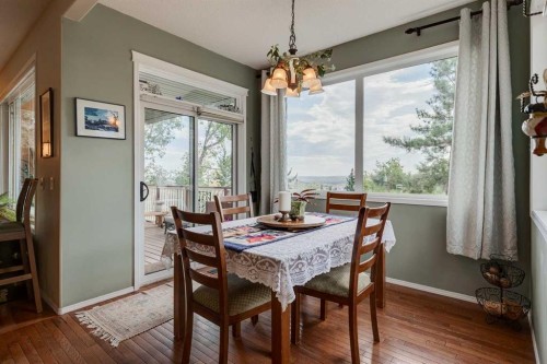 40 Springbank Bay Sw, Calgary, AB - Indoor Photo Showing Dining Room