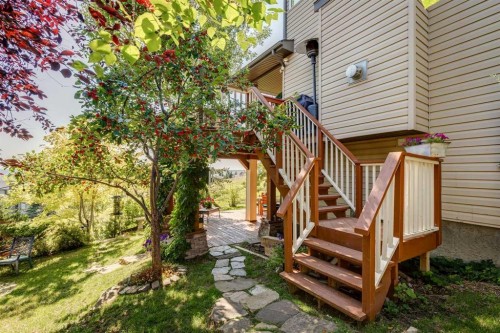 40 Springbank Bay Sw, Calgary, AB - Outdoor
