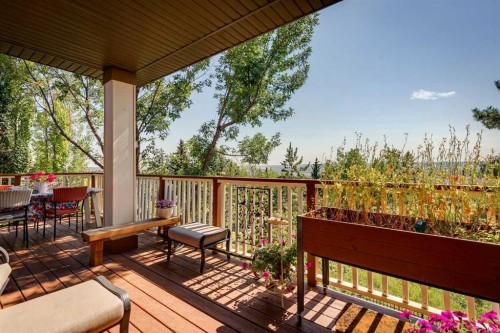 40 Springbank Bay Sw, Calgary, AB - Outdoor With Deck Patio Veranda With Exterior