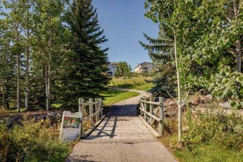 40 Springbank Bay Sw, Calgary, AB - Outdoor