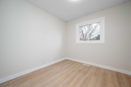 5023 Marlborough Drive Ne, Calgary, AB - Indoor Photo Showing Other Room