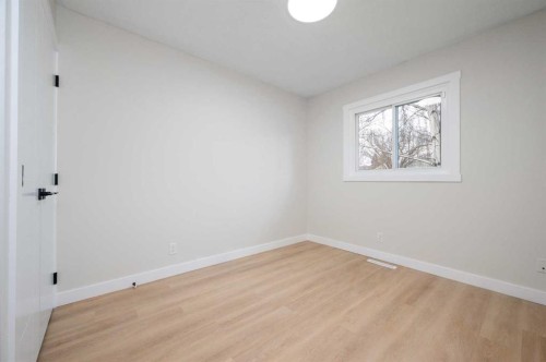 5023 Marlborough Drive Ne, Calgary, AB - Indoor Photo Showing Other Room