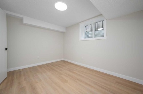 5023 Marlborough Drive Ne, Calgary, AB - Indoor Photo Showing Other Room