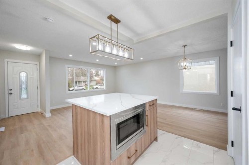 5023 Marlborough Drive Ne, Calgary, AB - Indoor