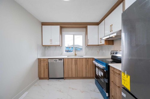 5023 Marlborough Drive Ne, Calgary, AB - Indoor Photo Showing Kitchen With Stainless Steel Kitchen
