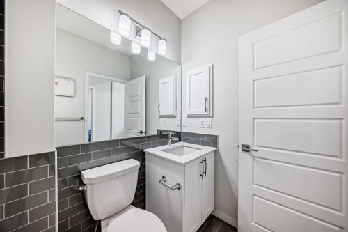 332 Dawson Drive, Chestermere, AB - Indoor Photo Showing Bathroom